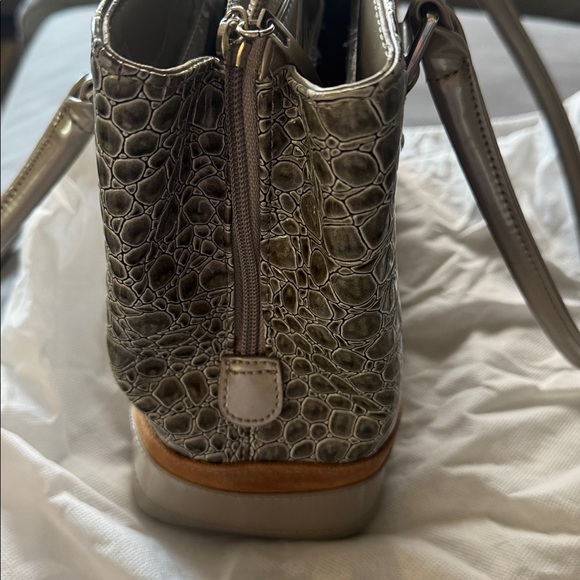 Beijo glossy deep champagne tone, faux green alligator texture, suede panel bag - Picture 8 of 10